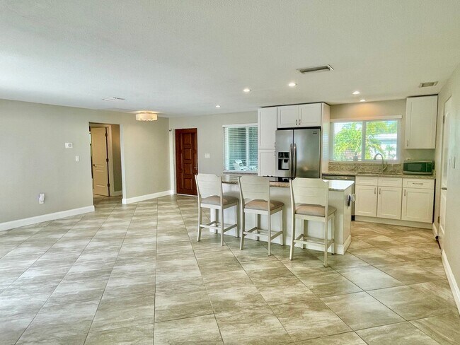 Building Photo - Newly Remodeled 3 Bedroom 2 Bathroom House...
