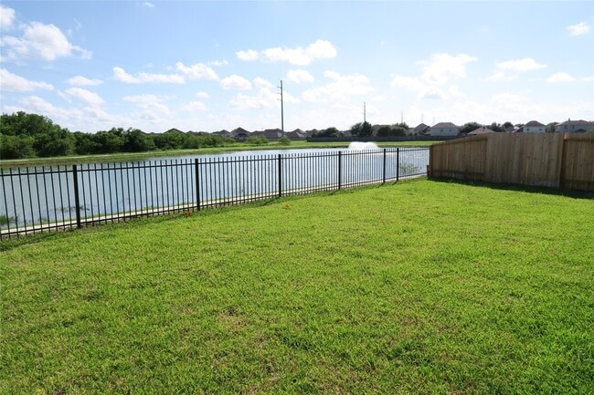 Building Photo - 908 Woodhaven Lks Dr