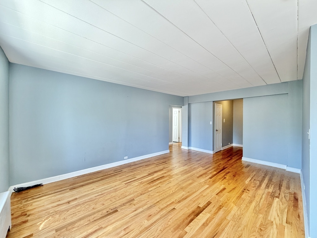 Building Photo - 1360 W Touhy Ave