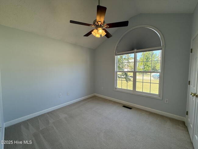 Building Photo - 135 Newington Way