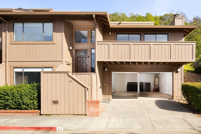 Building Photo - Gorgeous 3bd/2ba Townhouse, complete interior renovation, Modern upgrades, Community Pool -FOUNDA...