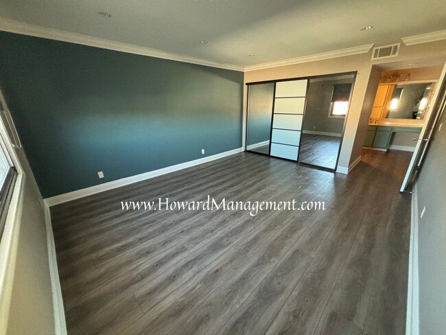 Building Photo - 2 Bed, 2 Bath Condo + Loft in a Cozy locat...