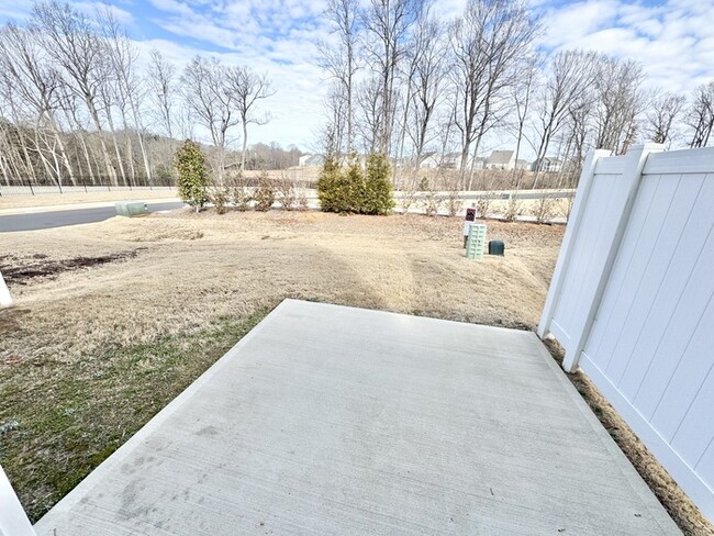 Building Photo - 3 br paired home with 2nd floor loft 2 car garage near I-40 and I-77