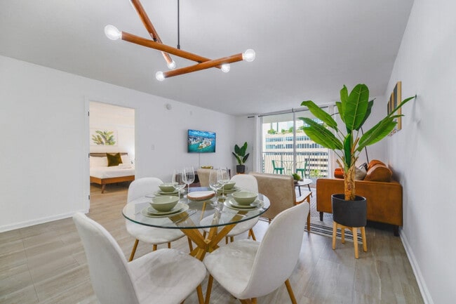 Building Photo - 1 SE 12th St