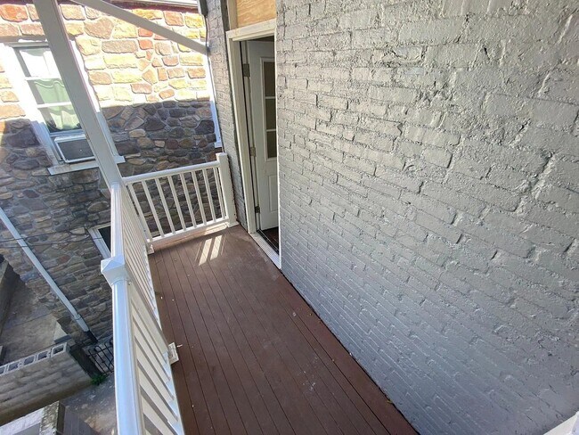 Building Photo - Stylish 3-Bedroom 2.5 Bath Available in Lancaster City