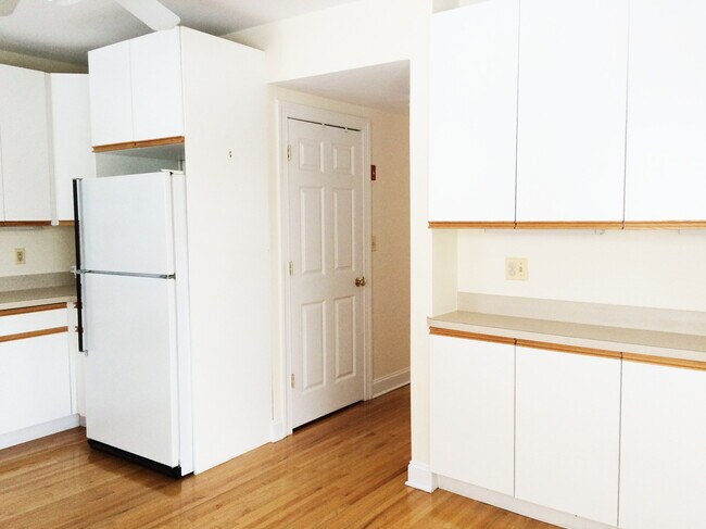 Kitchen - 54 Franklin Pl