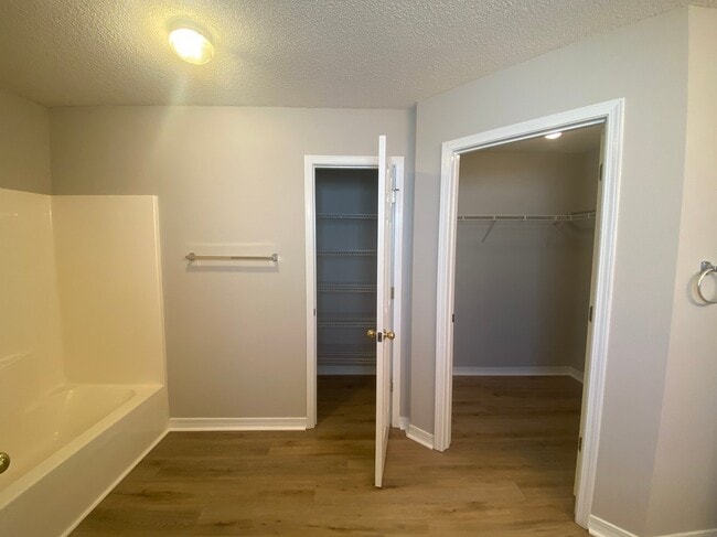 Building Photo - 9676 Parker Lake Cir