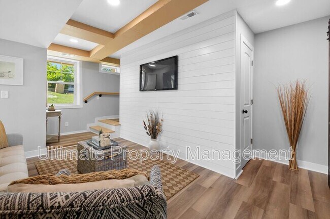 Building Photo - 610 N 10th St