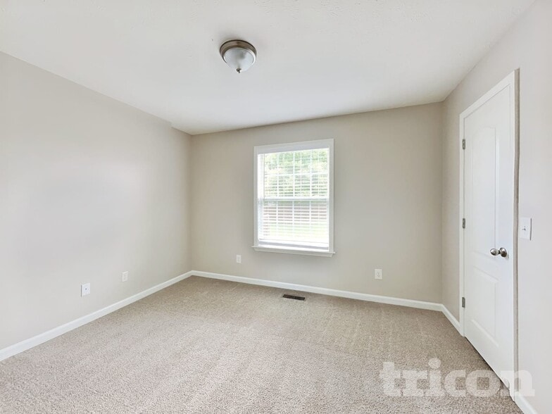 Building Photo - 1621 Robert Rd