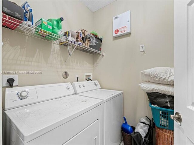 Building Photo - 4402 SW 160th Ave