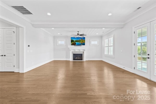 Building Photo - 124 Sisters Cove Ct