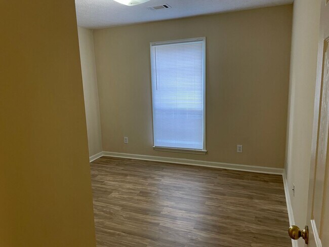 Building Photo - 618 Ridge Park Dr