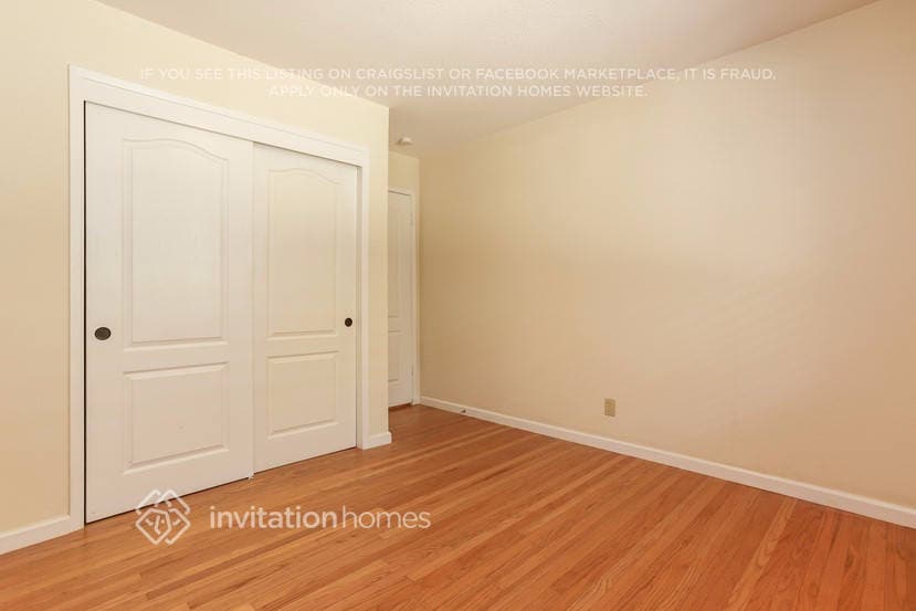 Building Photo - 1528 Vervais Ave