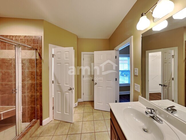 Building Photo - 519 Agate Dr