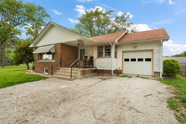 Building Photo - 251 E 600 N