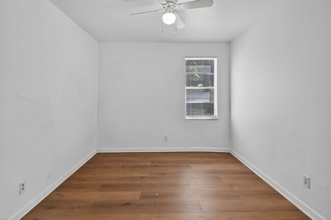 Building Photo - 635 6th St