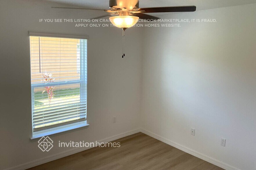 Building Photo - 27 Red Birch Ln