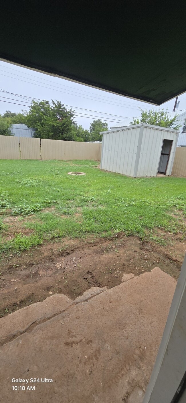 Building Photo - 108 W Garden Dr