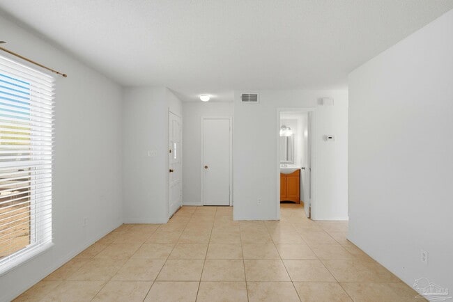 Building Photo - 2109 Langley Ave