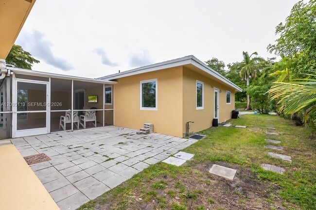Building Photo - 890 NW 65th Ave