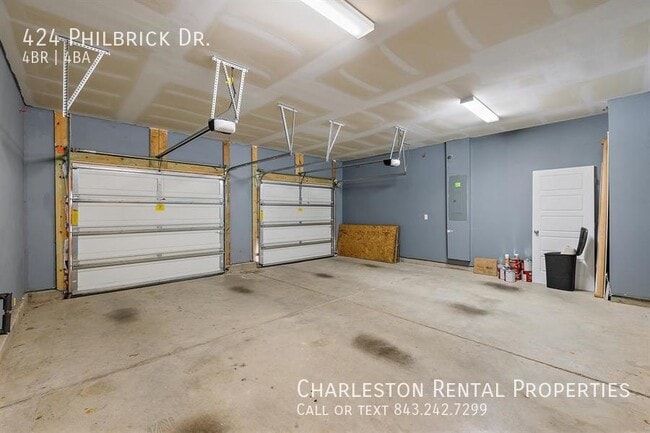 Building Photo - 424 Philbrick Dr