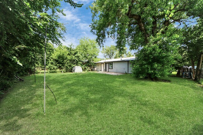 Building Photo - 5738 Kenilwood Dr