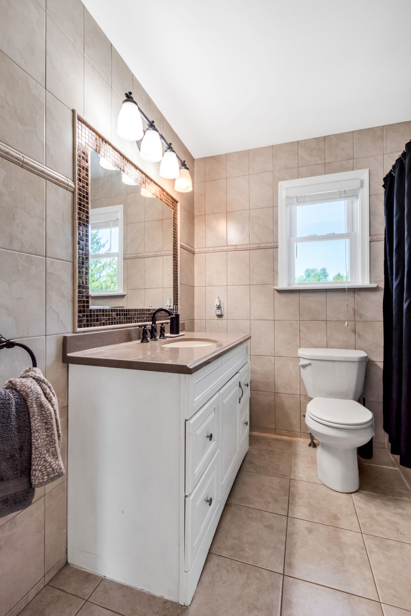 Master bathroom - 37 Curry Ln