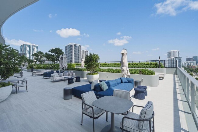 Building Photo - 1400 Biscayne Blvd