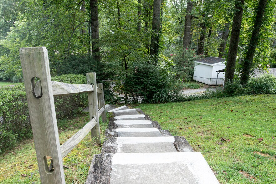 Building Photo - 103 Robleigh Dr