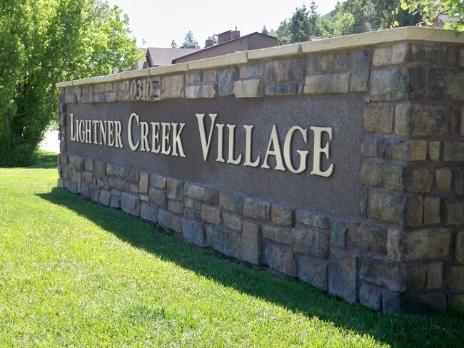 Building Photo - Lightner Creek Town Home Near Twin Buttes