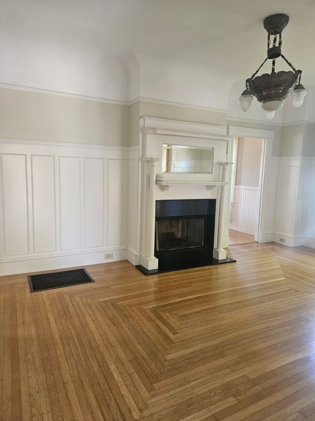 Building Photo - Charming Vintage Home Steps from Downtown Santa Cruz