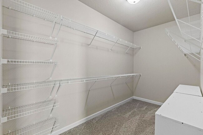 Building Photo - *50% FIRST MONTH RENT* Townhouse For Rent!