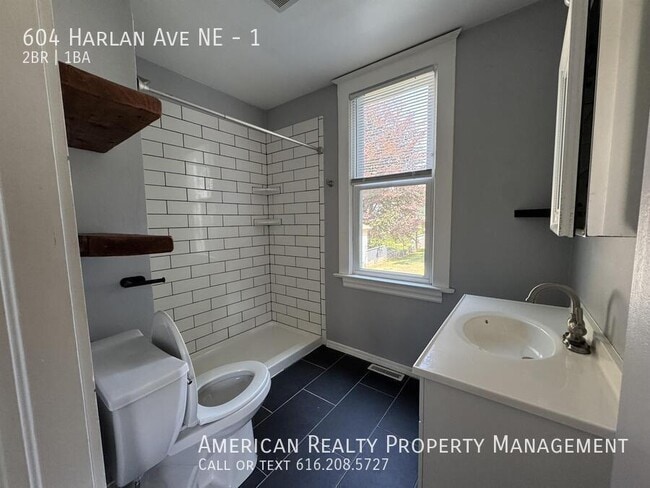 Building Photo - 604 Harlan Ave NE