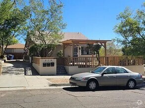 Building Photo - Beautifully remodeled unit