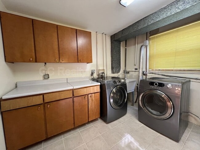 Building Photo - 8931 N Merrill St