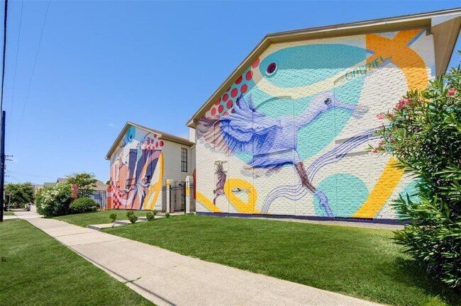 Building Photo - 925 Sealy Ave