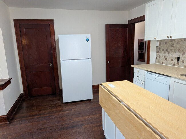 Building Photo - 5046 Miami St