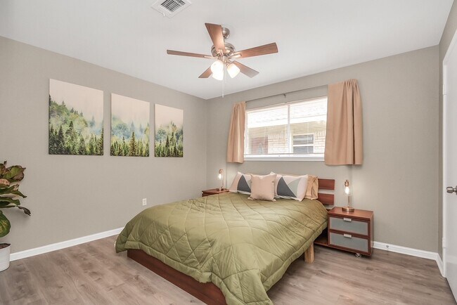 Building Photo - 9811 Rocktree Dr