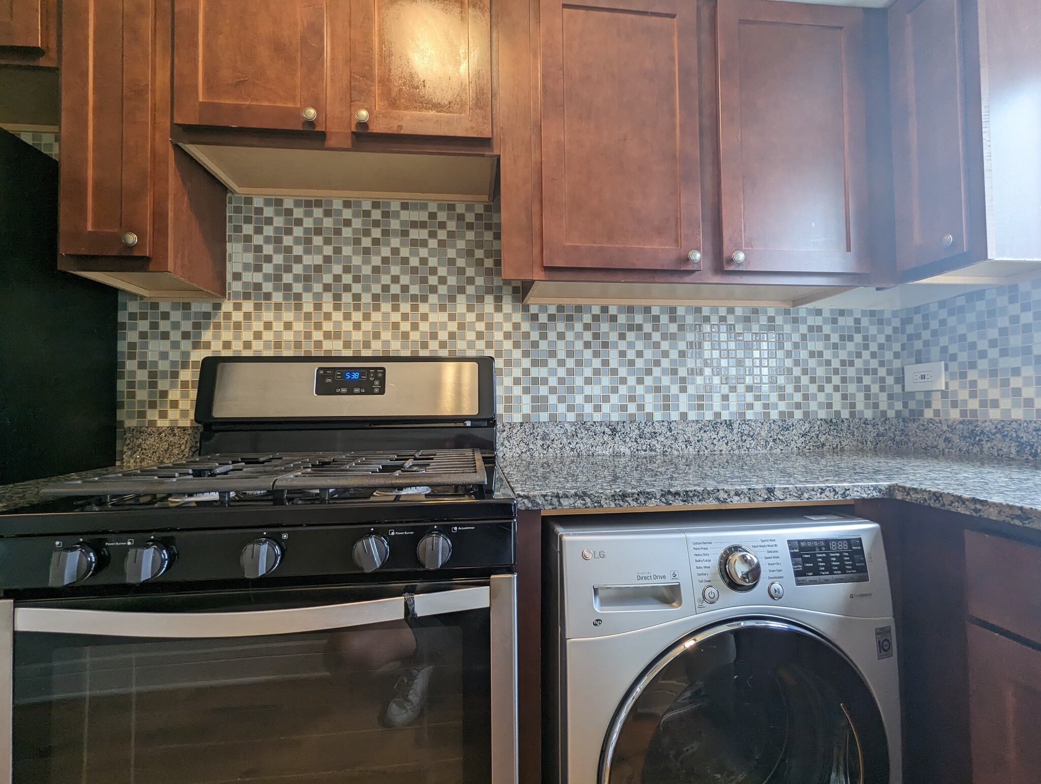 Building Photo - 696 Elm Pl