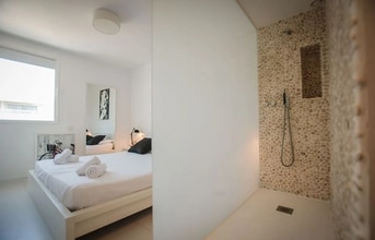 Building Photo - 220 Nice Ln