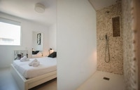 Building Photo - 220 Nice Ln