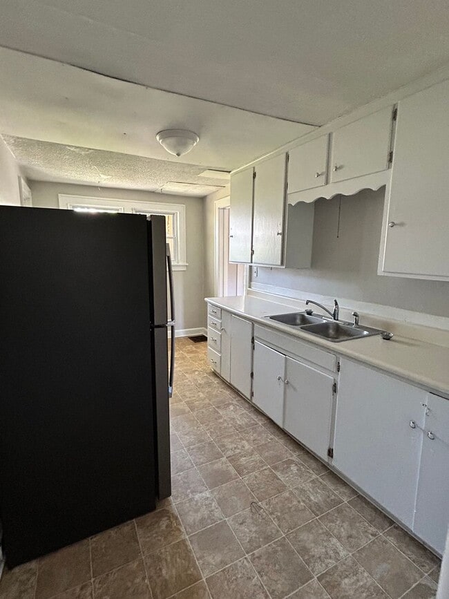 Building Photo - Two bedroom duplex