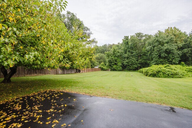 Building Photo - 2177 Chain Bridge Rd