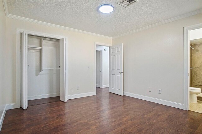 Building Photo - 625 Hawthorne Pl
