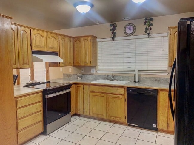 Building Photo - RENTAL Fully Furnished 4 bedroom home