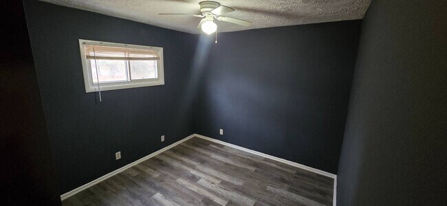 Building Photo - Charming 3-Bedroom Property in Prime Location ( SECTION 8 VOUCHER ACCEPTED )