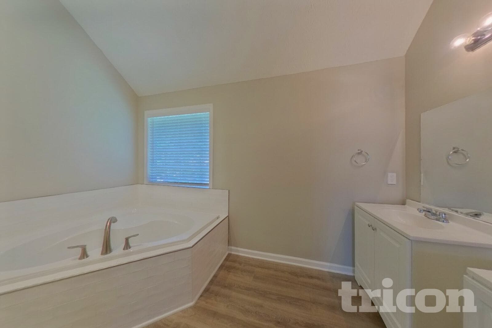 Building Photo - 315 Avonlea Dr