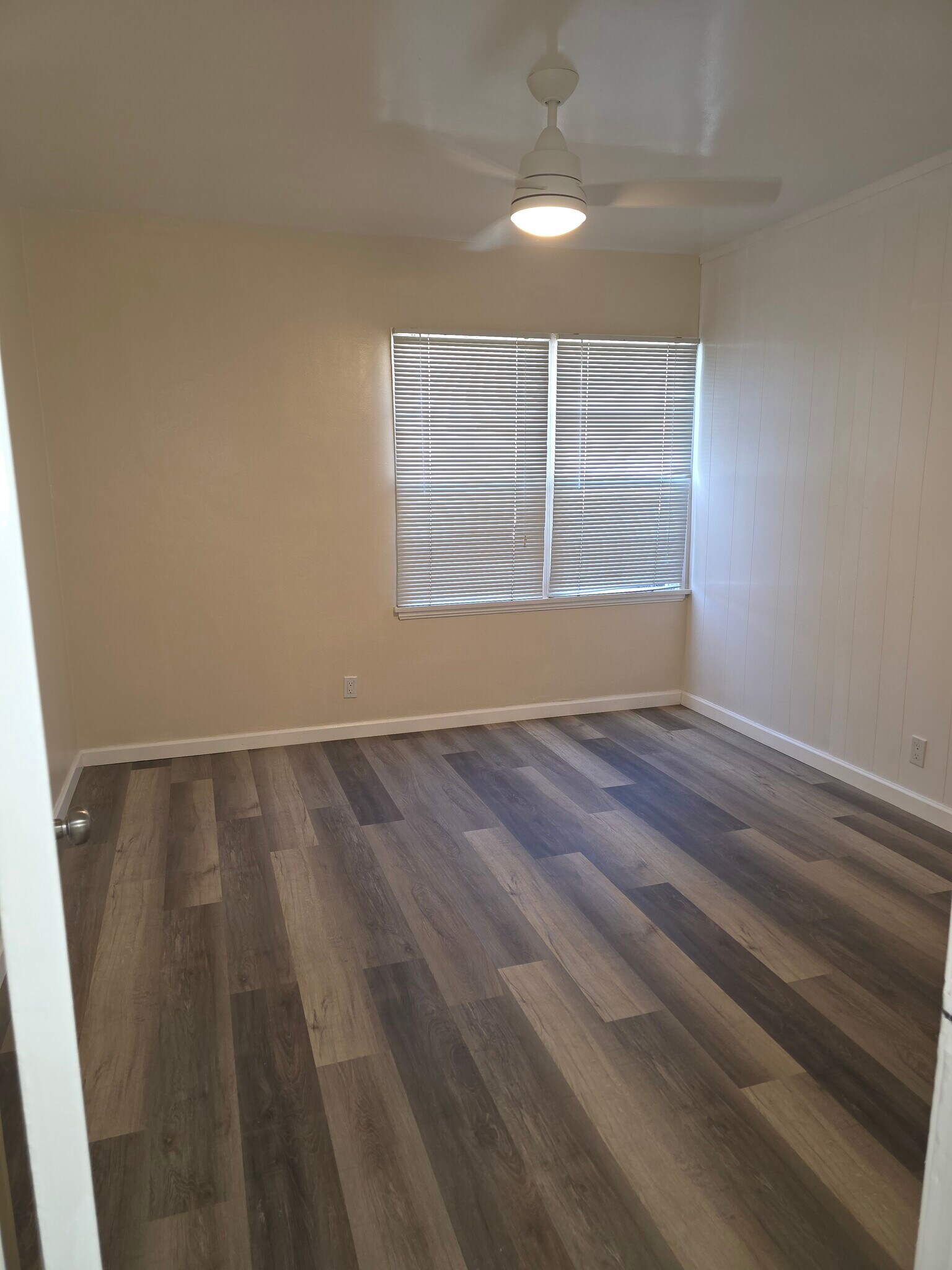 Building Photo - 15726 Halldale Ave
