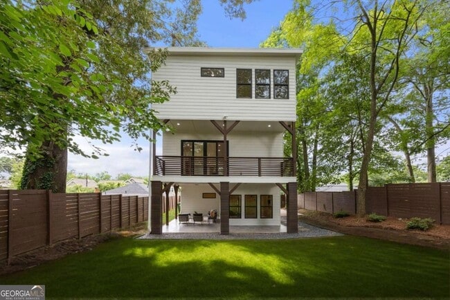 Building Photo - 24 Hutchinson St NE