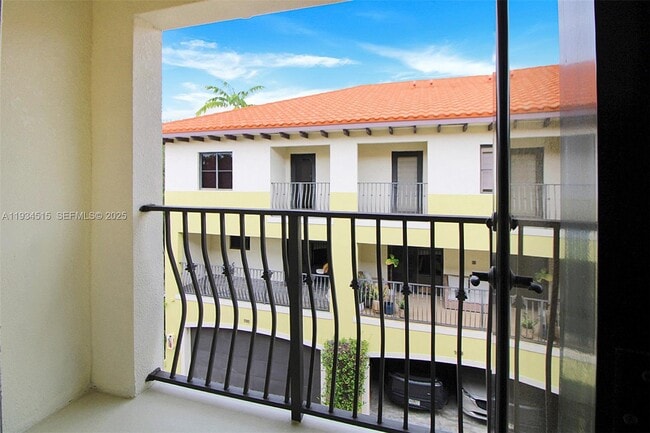 Building Photo - 3204 Bird Ave